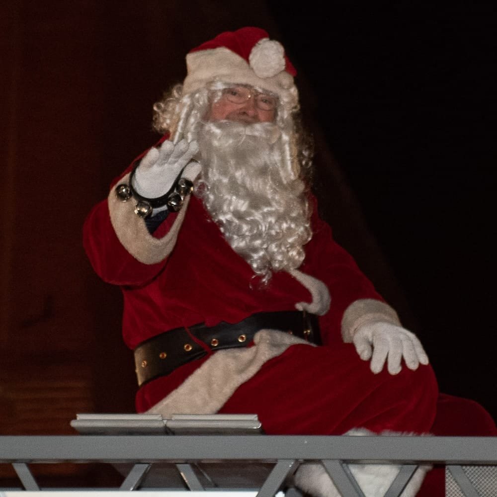 Thousands enjoy Webb City Christmas Parade on a pleasant night Webb