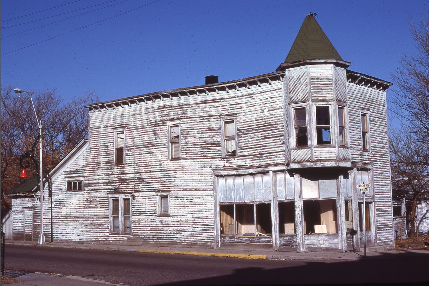 Spracklen’s Photography Studio was located at the northwest corner of Webb and Daugherty streets. E. E. Spracklen constructed this building in 1899 to use as his photography studio and personal living quarters, along with retail space to rent.