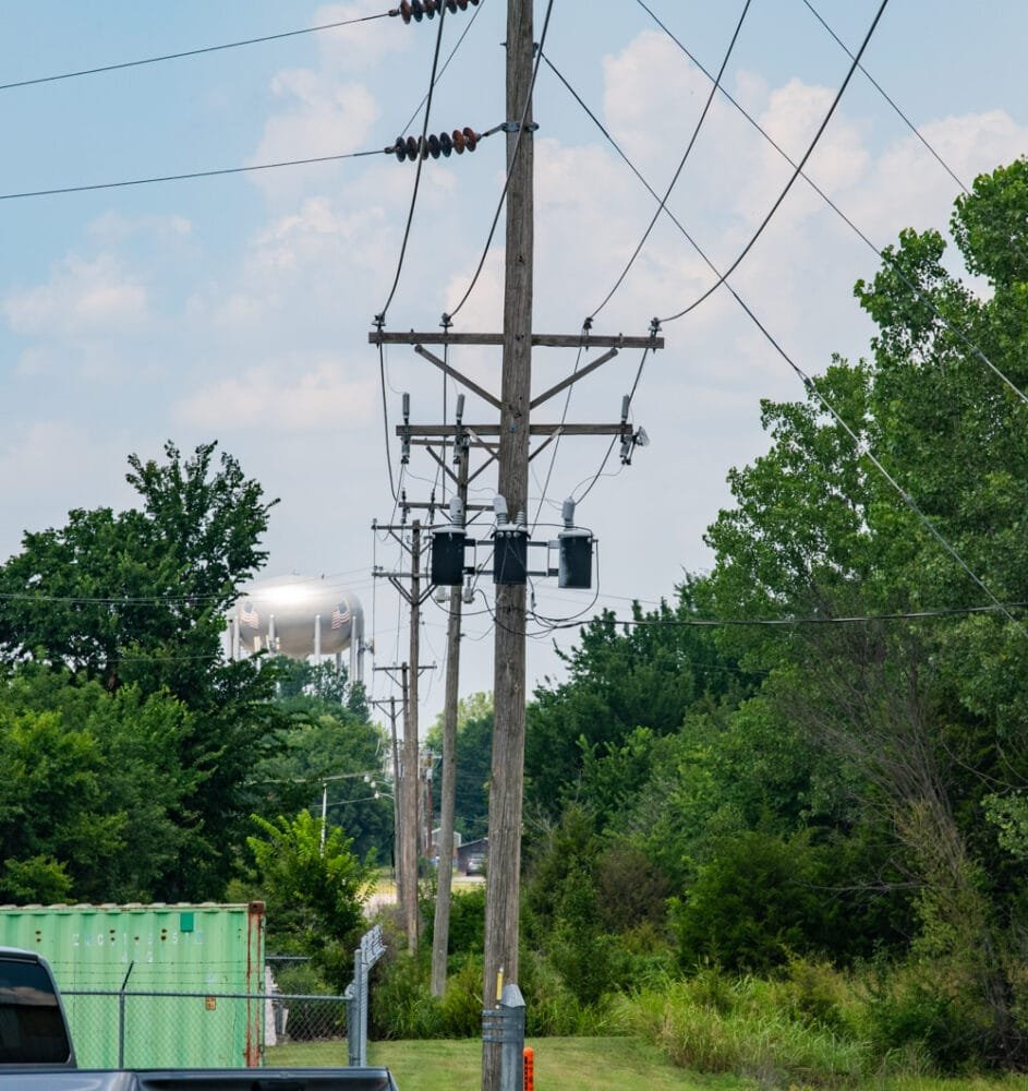 Twisted lines are the apparent cause of the blackout Saturday night ...